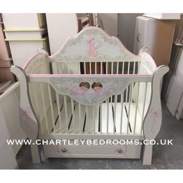 Carriage Cot + Metallic Trim + ComplexPlus Art + Drawer