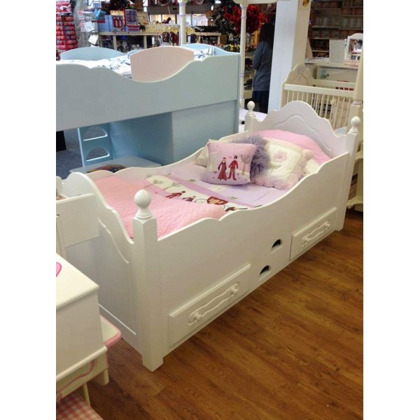 Cabin Bed With Wooden Posts In Pure White