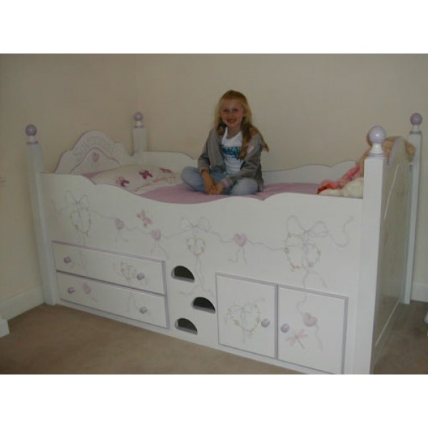 Cabin Bed With Posts Flowery Hearts