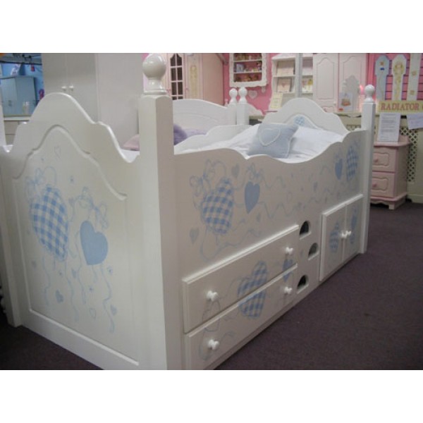 Cabin Bed Gingham Hearts Artwork