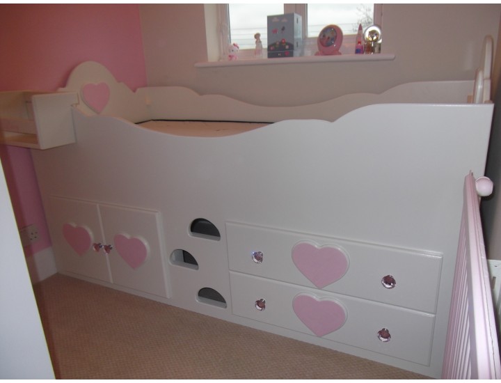 Cabin Bed Sweet Heart With Crystals