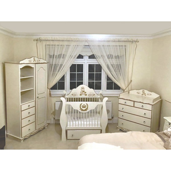 Carriage Cot + Metallic Trim + Standard Art + Drawer