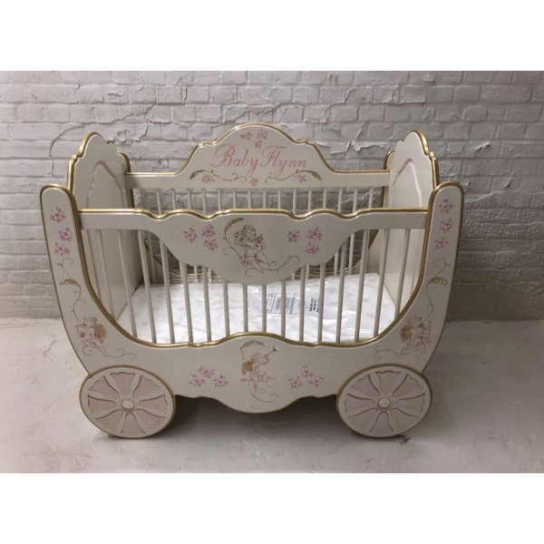Carriage Cot + Names + Metallic Trim + ComplexPlus Art