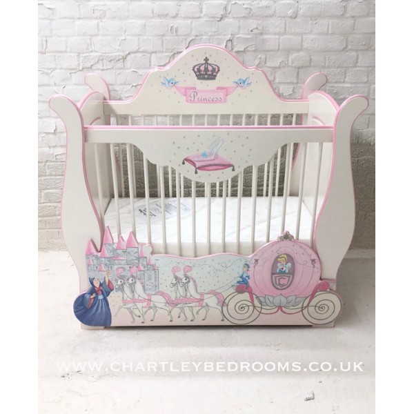 Carriage Cot + Standard Trim + ComplexPlus Art + Drawer