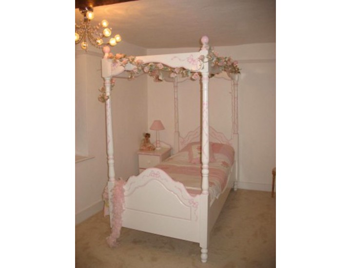Four Poster Bed Pink Ribbons 