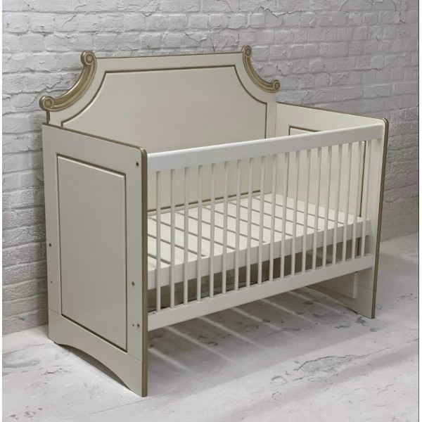 Chester Cot + Metallic Trim + Simple Art