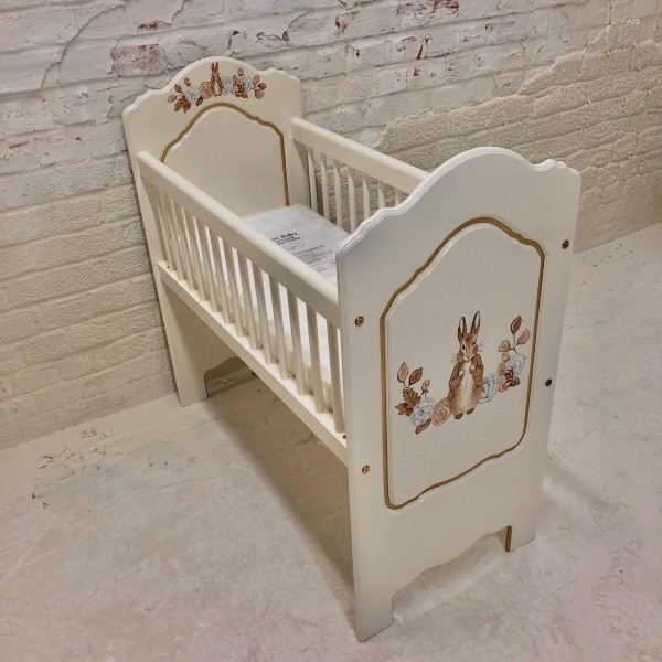 Peter Rabbit Crib With Golden Artwork