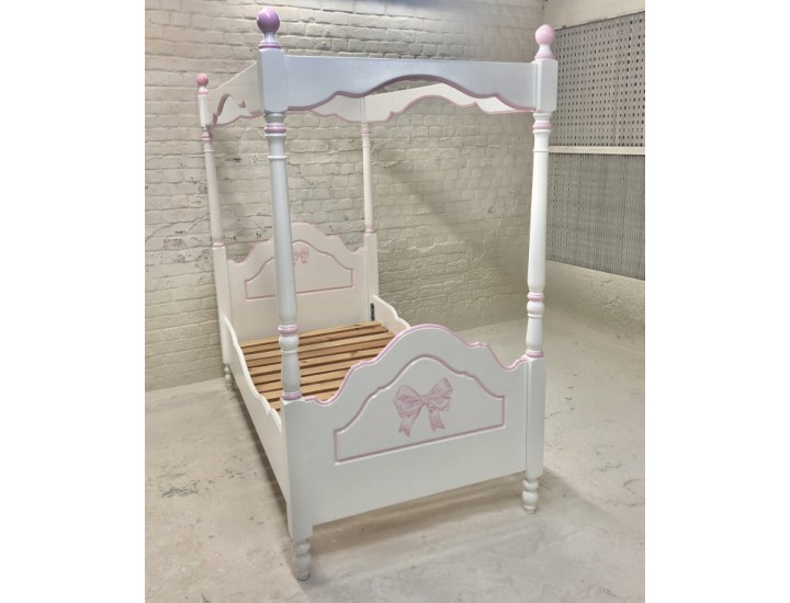 Girls Four Poster Bed With Magda Bow