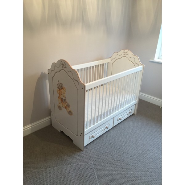 Classic Cot + Standard Trim + Standard Art + Drawer